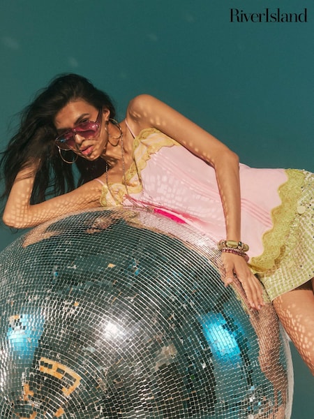 Rožinė - „River Island“ dirželiais puošta palaidinė su nėrinių apdaila