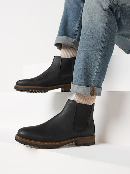Black Leather Chelsea Boots (T04216) | €31