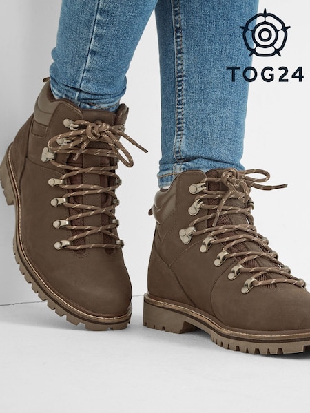 Tog 24 Brown Outback Walking Boots (T06263) | €72