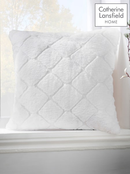 Catherine Lansfield White Cosy Diamond Cushion (T09974) | €23