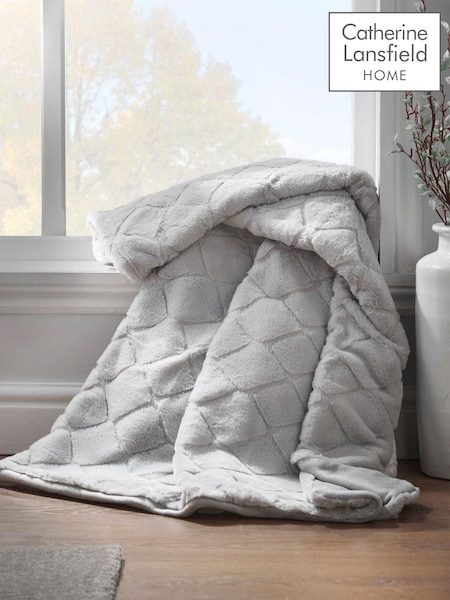 Catherine Lansfield Teddy Cosy And Soft Diamond Fleece Throw (T09976) | 170 zł