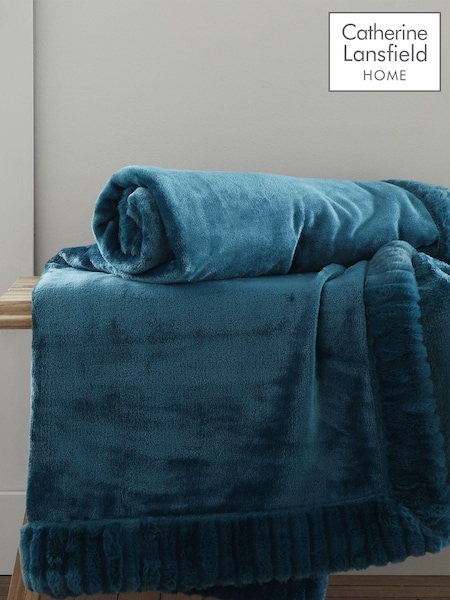 Catherine Lansfield Teal Blue Velvet And Faux Fur Soft and Cosy Throw (T10576) | €45
