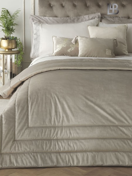 Laurence Llewelyn-bowen Chic Velvet Bedspread (T13992) | 285 zł