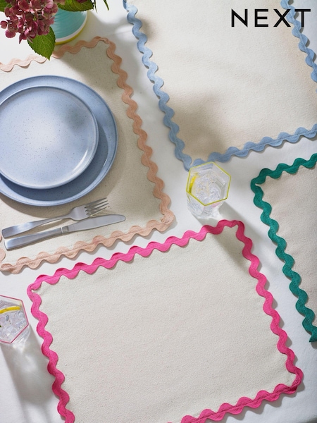 Set of 4 Multi Bright Wiggle Fabric Placemats (T54235) | €22