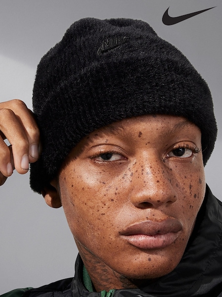 črna - Nike Nike Plush Peak Beanie (T61766) | € 23