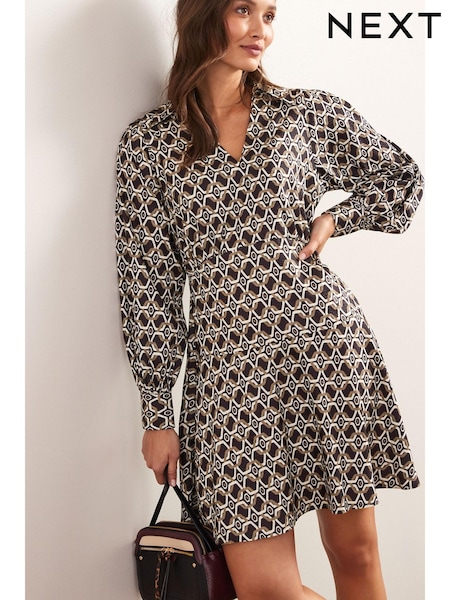 Schwarz mit Geomuster - Jacquard-Minikleid aus Satin (T67809) | 18 €