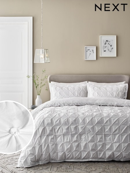 White Textured Pleats Duvet Cover And Pillowcase Set (T92044) | 73 QAR - 147 QAR