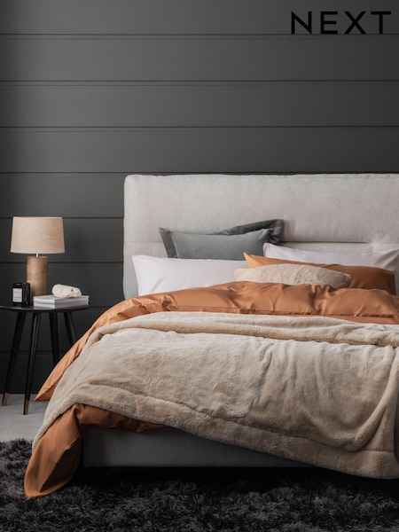 Light Natural Soft To Touch Plush Faux Fur Throw (U11866) | €55 - €100