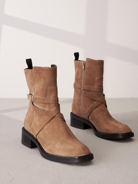 Tan Brown Signature Leather Strap Detail Ankle Boots (U12011) | €24