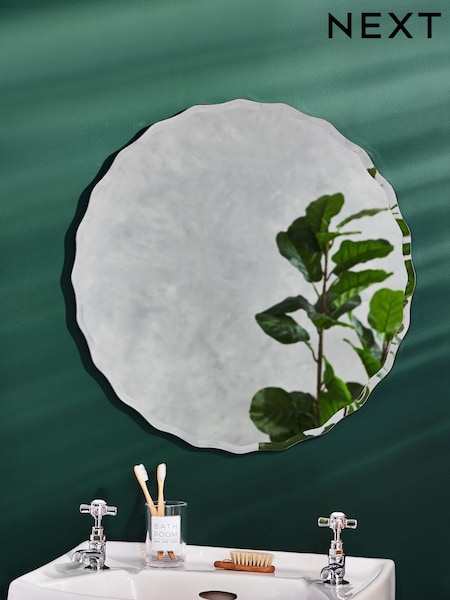 Clear Scalloped Round Wall Mirror 60x60cm (U26255) | €66