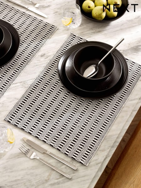Set of 2 Black/White Bronx Woven 100% Cotton Placemats (U66798) | €11