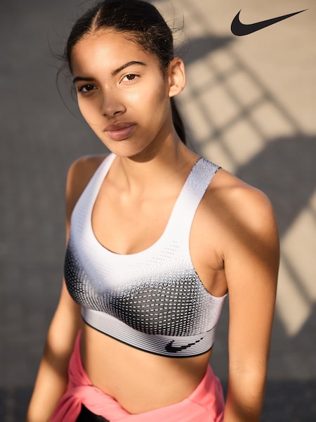 Nike White Flyknit High Support Sports Bra (U96638) | €24