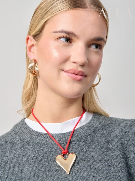 Aela Red Heart Short Pendant Necklace (V01489) | €26