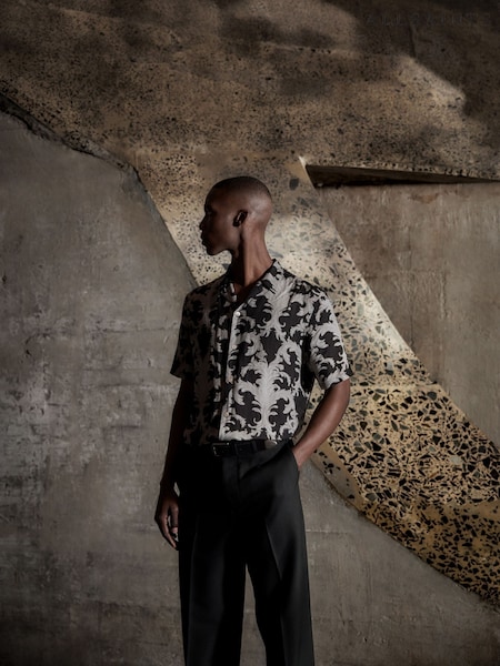 AllSaints Black Motif Short Sleeve Shirt (V02441) | €168