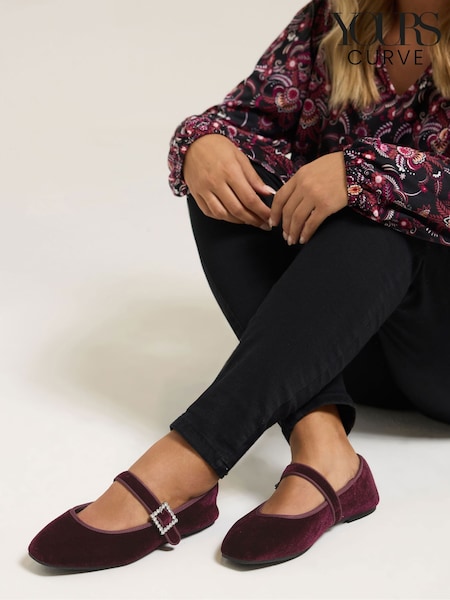 Yours Curve Red Extra-Wide Fit Buckle Maryjane Shoes (V08336) | R$ 285