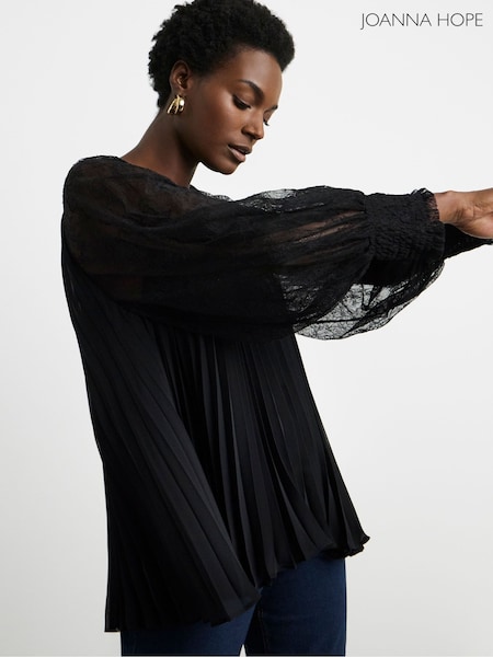 Printed Blouse With Lace Sleeves (V12764) | €75