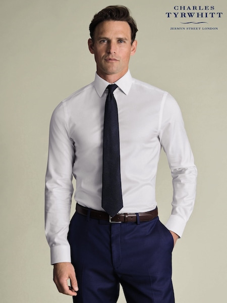 Charles Tyrwhitt White Non-Iron Twill With Contrast Blue Buttons Slim Fit Shirt (V13601) | €93