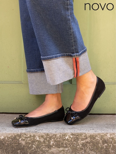 Novo Black Standard Fit CAPRICORN Soft Sqaure Toe Cap Bow Ballerinas (V24153) | R$ 335