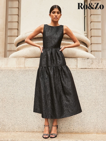 Ro&Zo Black Petite Georgie Tiered Jacquard Dress (V30474) | €190