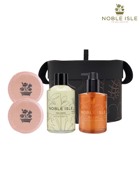 Noble Isle Rose Reverie Gift Set (Worth £75) (V30599) | €73