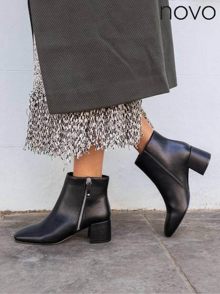 Novo Wide Fit Kate Zip Side Square Toe Block Heel Ankle Boot (V32035) | 69 €
