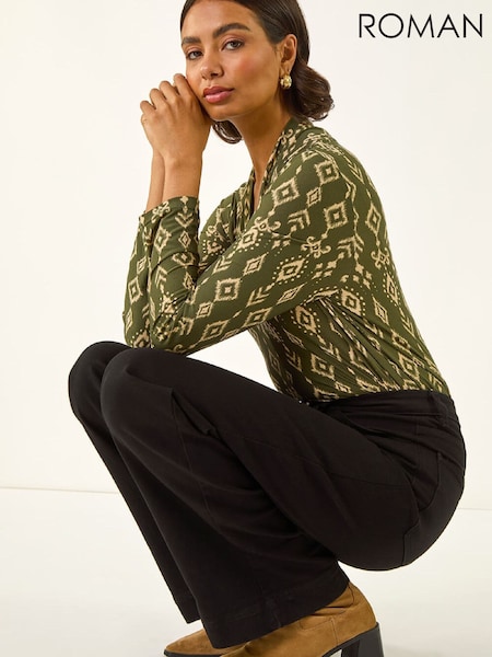 Roman Green Aztec Print V-Neck Stretch T-Shirt (V34512) | R$ 425