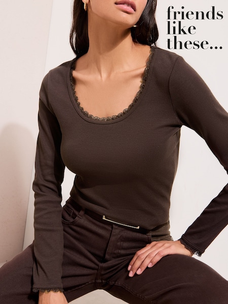 Sjokoladebrun - Friends Like These Lace Trim Scoop Neck Top (V40118) | kr298