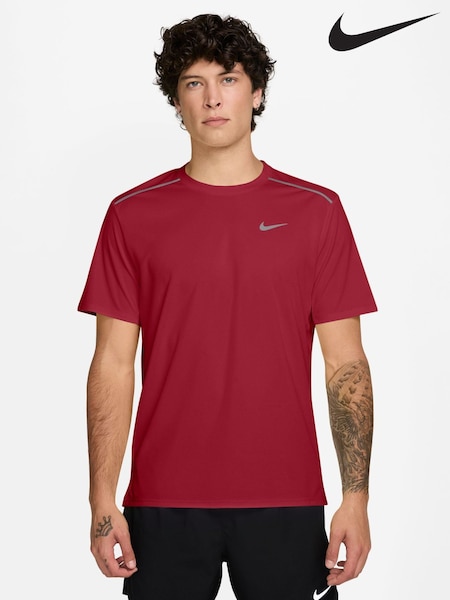 Tough Red - Regular Nike Miler Dri-fit Uv Running T-shirt
