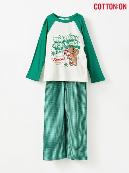 Cotton On Green Adult Matching Family Christmas Raglan Long Sleeve Pyjamas Set (V45316) | R$ 395