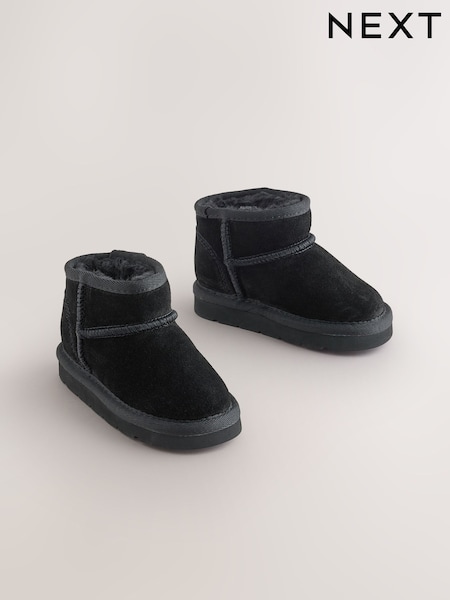 Black - Water Repellent Suede Pull On Boots