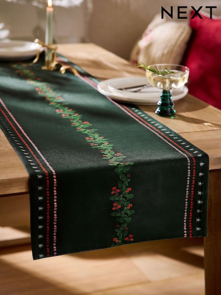 Christmas Foliage Table Runner