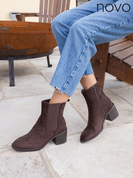 Novo Chocolate Brown Wide Fit Jessie Block Heel V Chelsea Ankle Boots (W05013) | €53