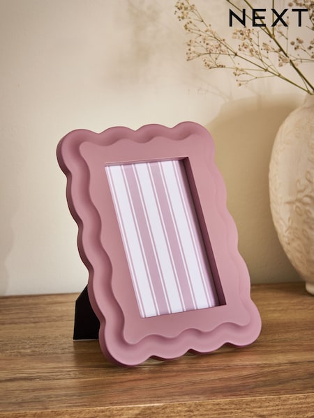 Scalloped Wooden Photo Frame