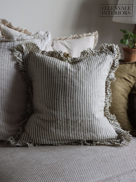 غطاء وسادة كرسي مخطط بكشكش Hallie من Ellenvale Interiors