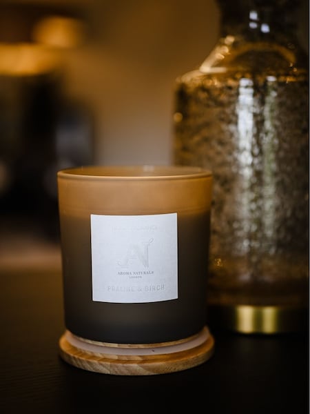 Aroma Naturals Brown Frosted Praline & Birch Candle (W19032) | €27