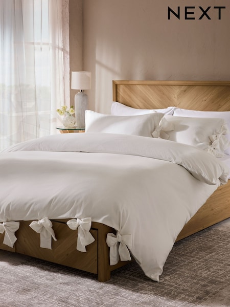 White Brushed Supersoft Cotton Bow Tie Edge Duvet Cover And Pillowcase Set (W22810) | R$ 345 - R$ 635