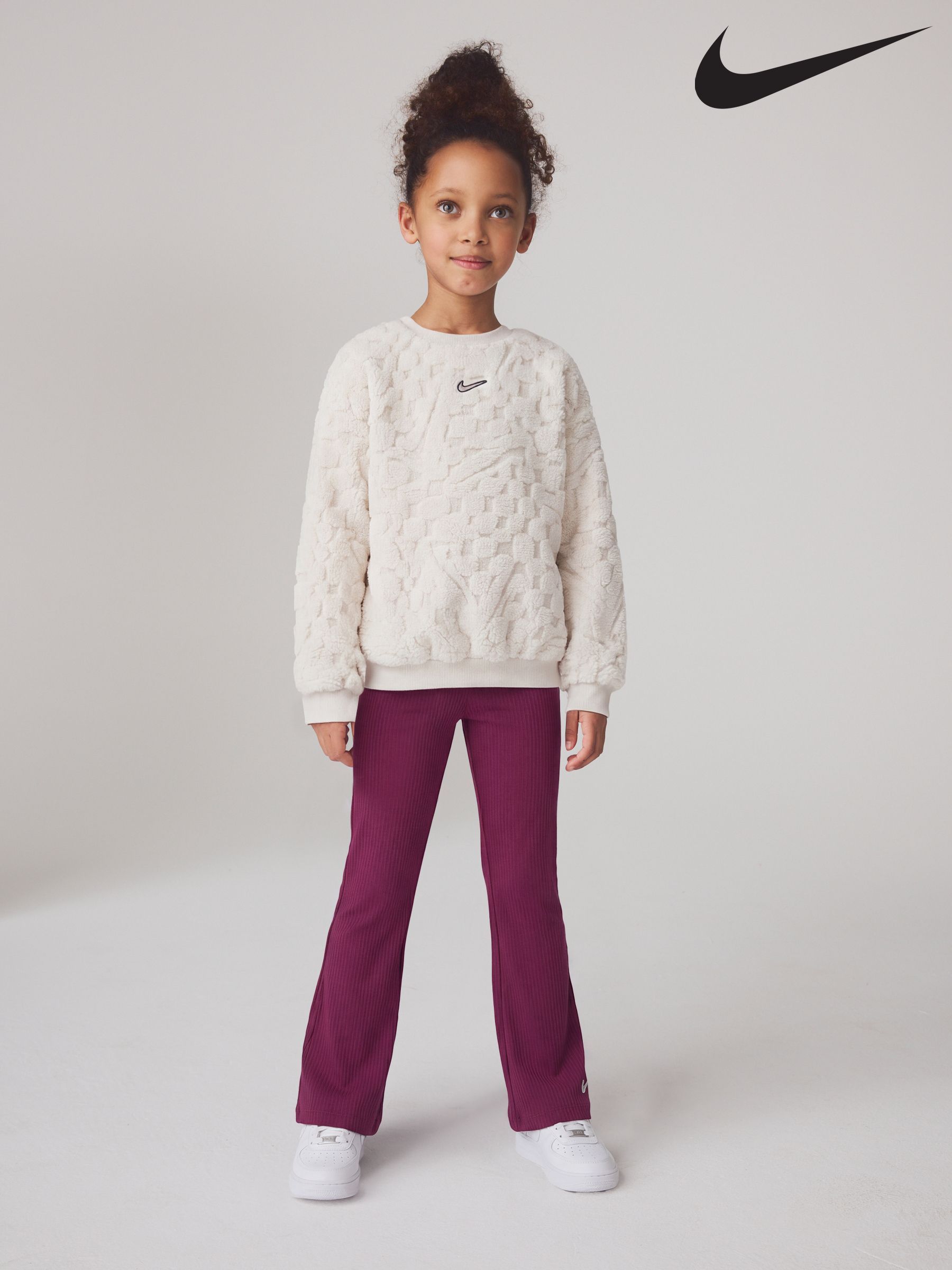 cute outfits with nike leggings