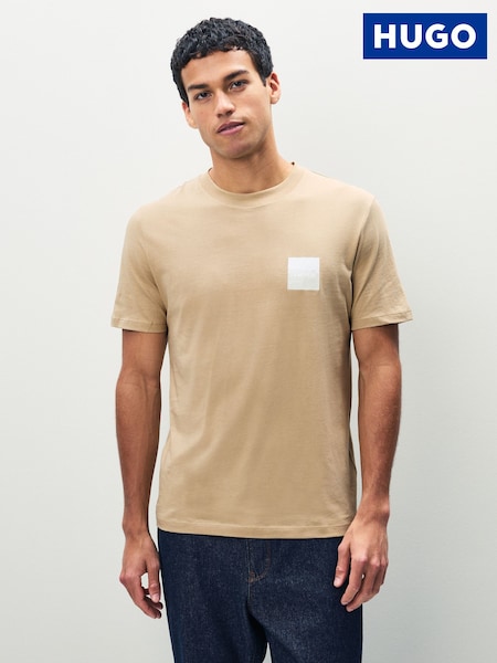 HUGO Natural Split Logo T-Shirt (W25916) | €55
