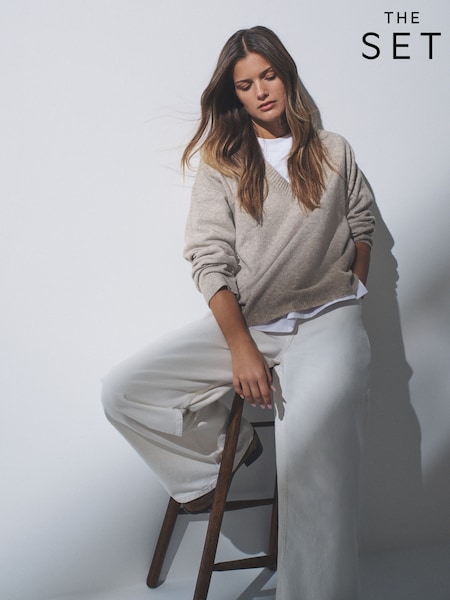 The Set Taupe Brown/Light Pink/ Blue Knitted V-Neck Jumpers With Wool 3 Pack (W27055) | €55