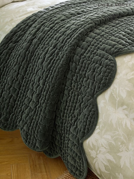 Laura Ashley Scalloped Bedspread (W30679) | ‏980 ر.ق.