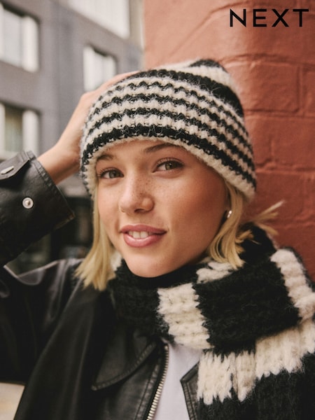 Black/White Stripe Knitted Beanie Hat (W31439) | €16