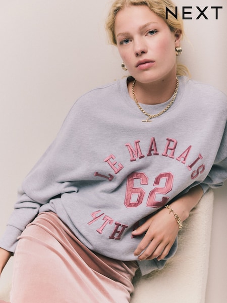 Cinza - Graphic Satin Applique 'Le Marais' City Longsleeve Crewneck Sweatshirt (W40008) | R$ 260