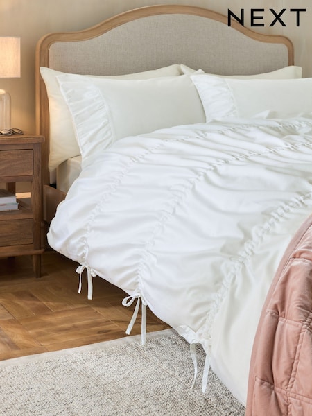 White Ruched 200TC with Bows Duvet Cover and Pillowcase Set (W44079) | €49 - €82