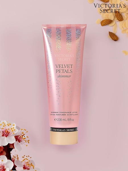 Victoria's Secret Velvet Petals Shimmer Body Lotion 236ml (W44287) | €22.50