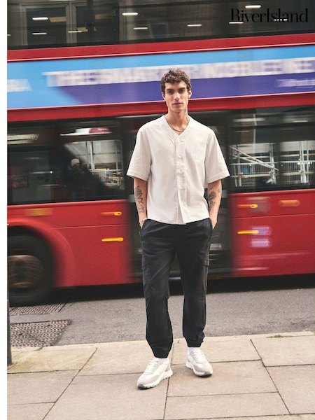 River Island Black Cuffed Cargo Trousers (W44602) | €57