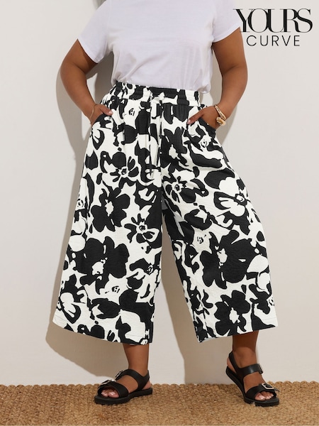Yours Curve Black Pull On Woven Cropped Trousers (W48465) | ₪136