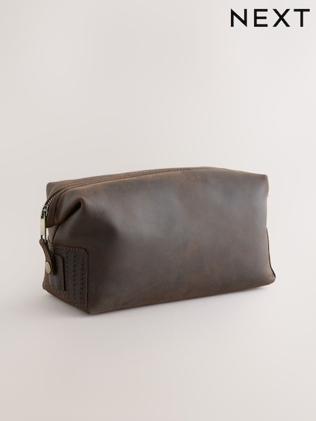 Chocolate Brown Oily Leather Washbag (W48691) | €40