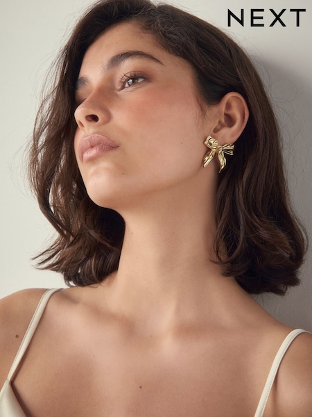 Gold Tone Metal Bow Stud Earrings (W52472) | €14
