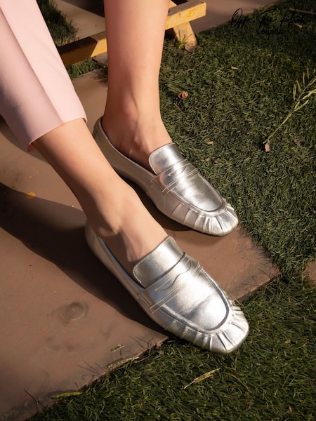 Off The Hook Silver Charing Flat Casual Slip On Leather Loafers (W54104) | €56