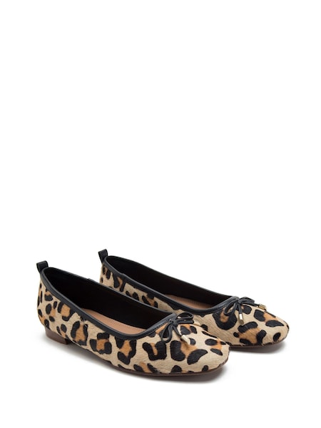 Off The Hook Animal Pinner Leather Leopard Print Ballerinas (W54116) | €53